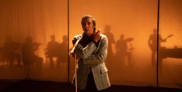 MONSIEUR AZNAVOUR is a movie distributed by Paradisofilms in The Netherlands, the picture shows scene 3