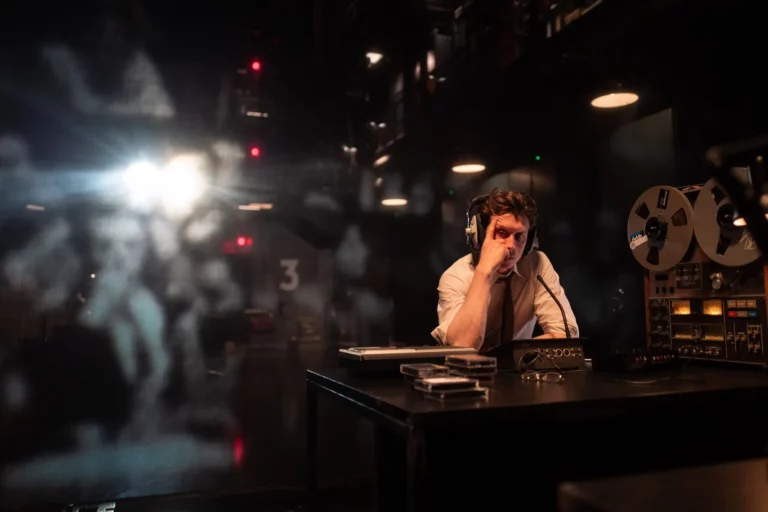 BROKEN ENGLISH is a movie distributed by Paradisofilms in The Netherlands, the picture shows scene 3