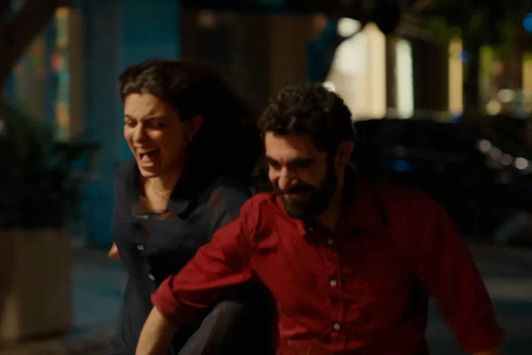 A SAD AND BEAUTIFUL WORLD is a movie distributed by Paradisofilms in The Netherlands, the picture shows scene 2