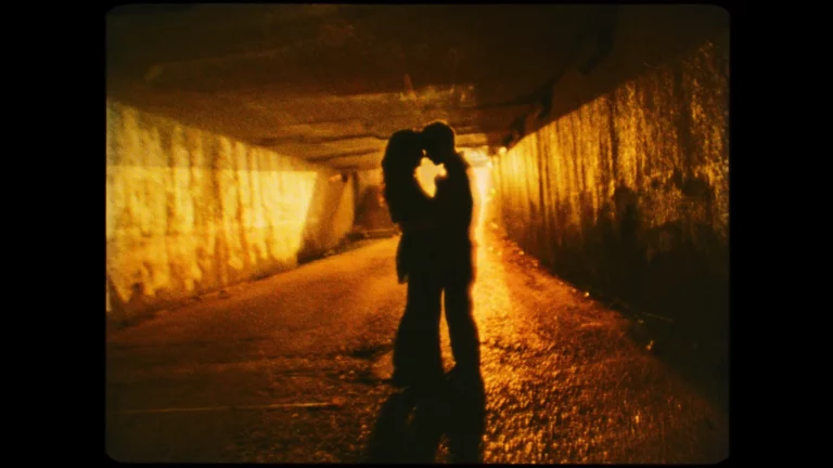 A SAD AND BEAUTIFUL WORLD is a movie distributed by Paradisofilms in The Netherlands, the picture shows scene 9