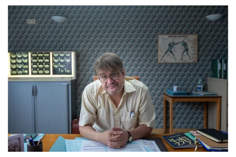 ZONDAG DE NEGENSTE is a movie distributed by Paradisofilms in The Netherlands, the picture shows scene 3