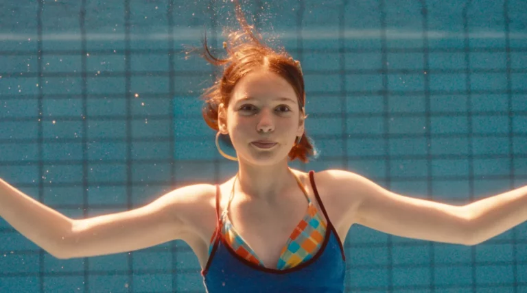 Scene 4 from the movie TEGENWOORDIG HEET IEDEREEN SORRY distributed in the Netherlands by Paradisofilms.