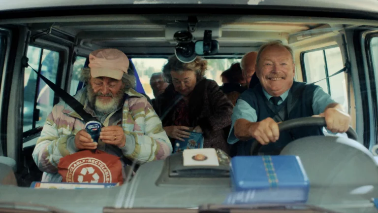 Scene 1 from the movie TOUTES DIRECTIONS, distributed in the Netherlands by Paradisofilms.